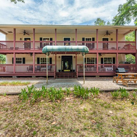 front view of the Chassahowitzka Hotel