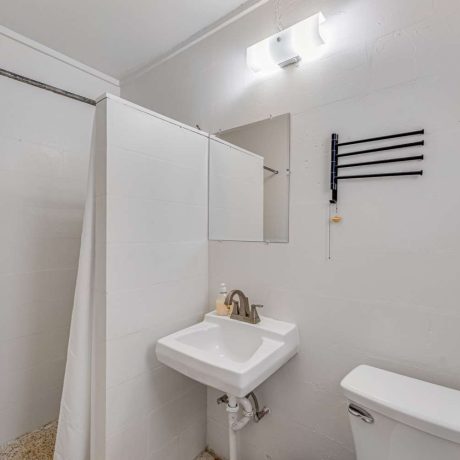 cabin bathroom at Homosassa, Florida